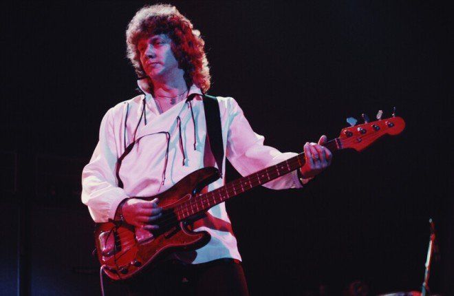 شاهد .. وفاة المغني الأسطوري لفرقة الروك "ذا مودى بلوز" بشكل مفاجئ