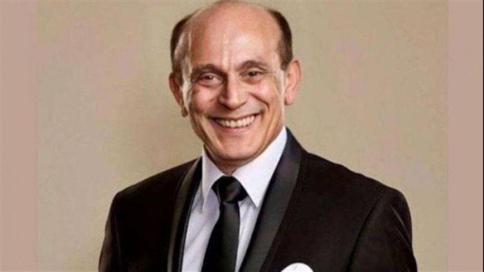 شاهد .. محمد صبحي يعلن عودته للمسرح بـ«فارس يكشف المستور»