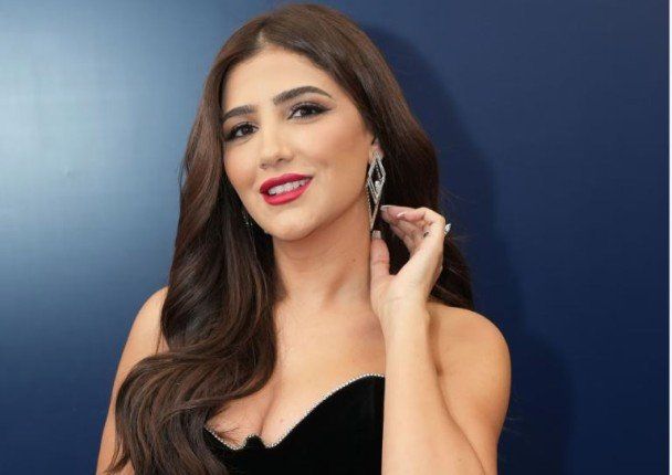 شاهد .. اتفرج.. مي عمر تشارك جمهورها بإطلالة جريئة خلال تواجدها في باريس