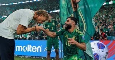 بقبلة على يده.. رينارد يوجه رسالة قوية عن موهبة المنتخب السعودي