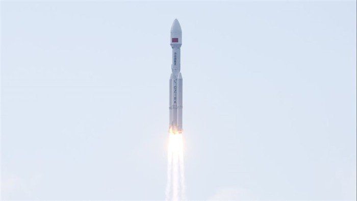 الصين تطلق مجموعة من الأقمار الاصطناعية للإنترنت إلى الفضاء