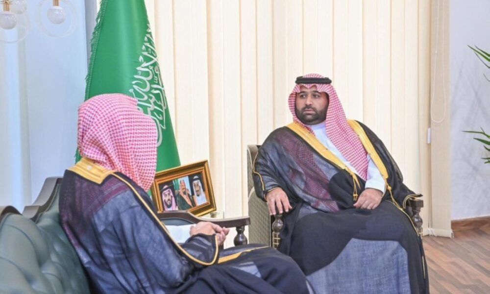لقاء أمير جازان ونائبه مع رئيس المحكمة الإدارية