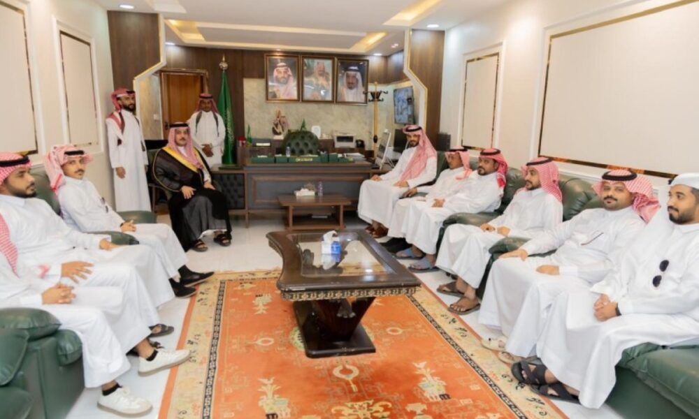 محافظ الحرث يبحث تعزيز دور الإعلام مع إعلاميي المحافظة