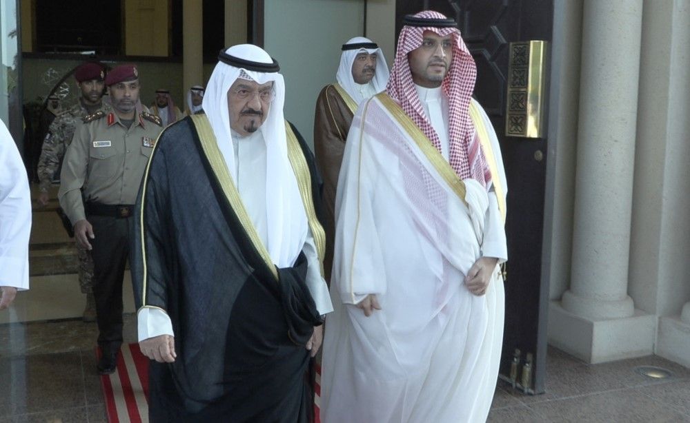 ممثل خادم الحرمين وولي العهد السعودي قدم واجب العزاء في وفاة الشيخ علي عبدالله الأحمد الجابر الصباح