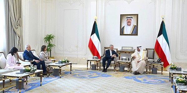 ولي العهد يستقبل المفوض السامي للأمم المتحدة لشؤون اللاجئين