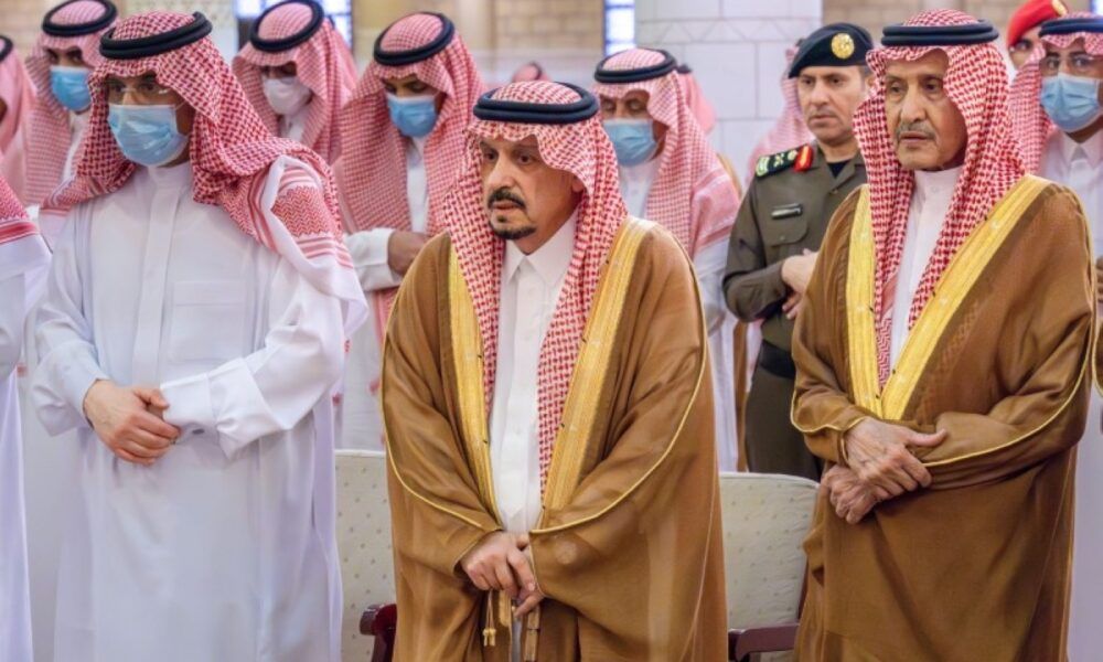 أمير الرياض يودع الأميرة هيفاء بنت تركي آل سعود بالصلاة