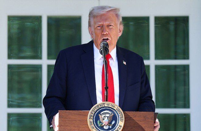 ترامب يهدد بوتين: أنت تعلم أن لدينا أفضل غواصة نووية قبالة سواحلك مباشرة