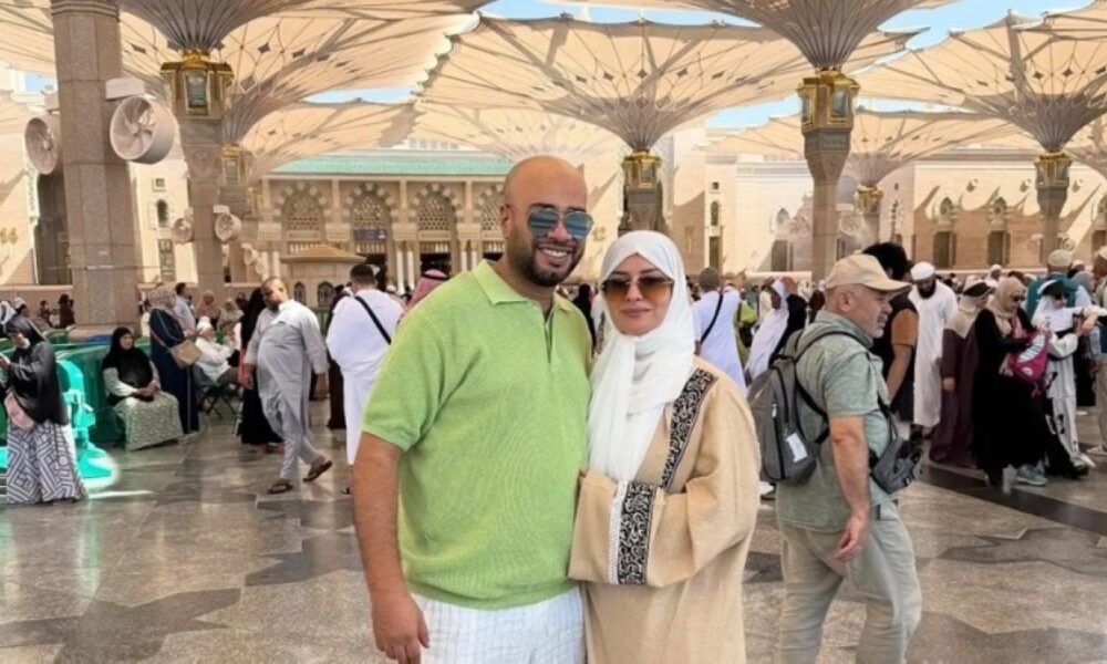 حاتم صلاح وزوجته يبدآن شهر العسل بزيارة السعودية
