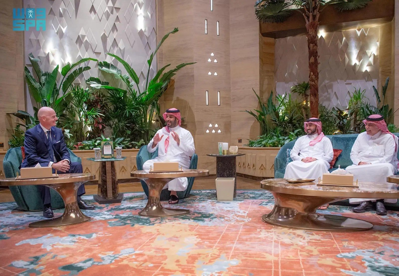 ولى العهد السعودى يستقبل رئيس الفيفا لبحث تطوير التعاون الرياضى