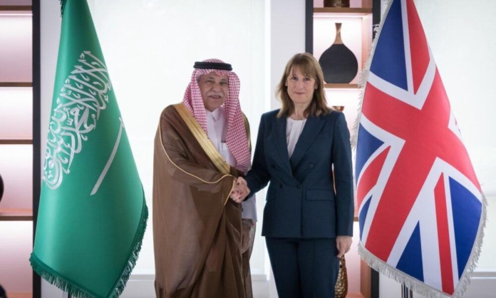 تعزيز العلاقات التجارية بين وزير التجارة ونظرائه البريطانيين