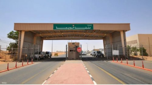 خطأ فادح يقع في المغتربين اليمنين في السعودية ويتسبب بمنع خروج سياراتهم الخاصة من منفذ الوديعة