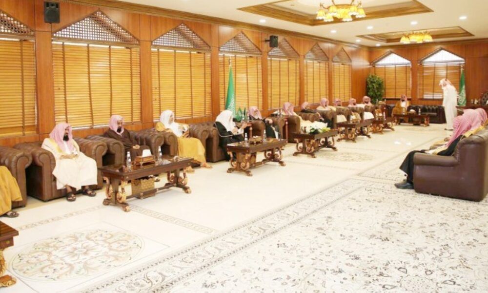 مفتي المملكة يؤكد استمرار نهج كبار العلماء