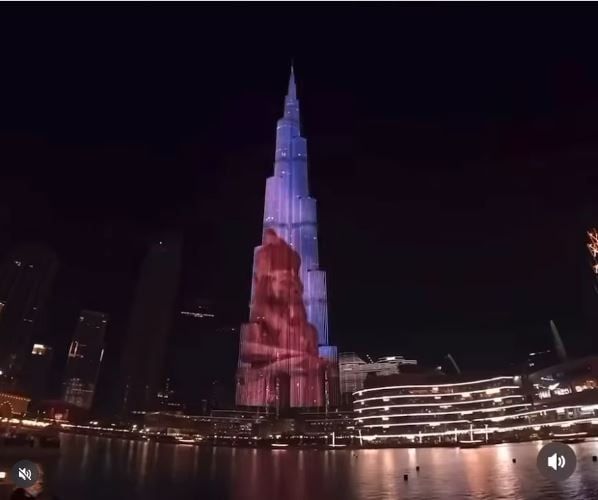 برج خليفة يقدم عروضا ضوئية مبهرة احتفالا بالمتحف المصرى الكبير.. صور
