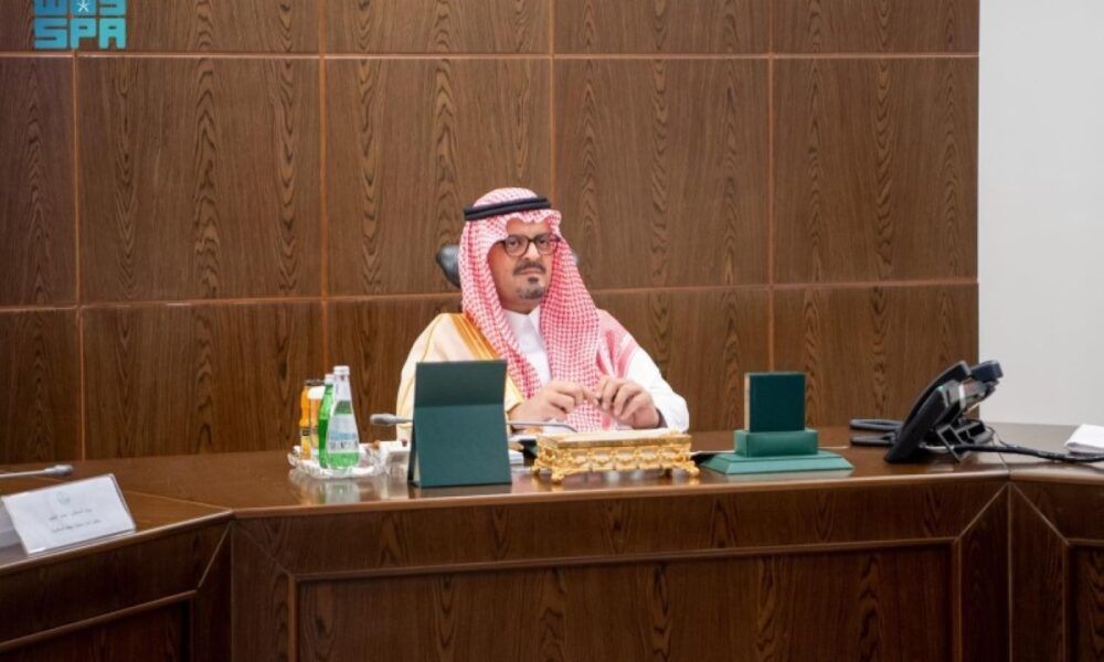 اجتماع نائب أمير مكة لبحث جاهزية منظومة الحج