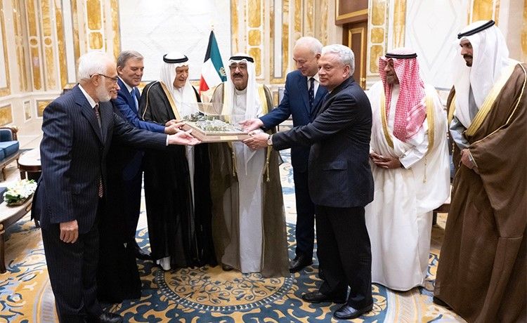 صاحب السمو يستقبل رئيس وأعضاء مجلس أمناء مركز أكسفورد للدراسات الإسلامية