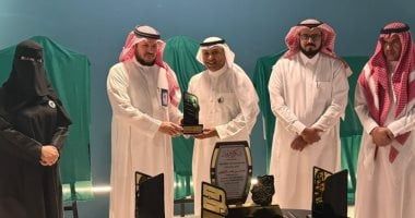 افتتاح مركز الهوايات ومعرض "ضوء" للفن التشكيلي بالطائف