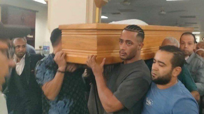 شاهد .. بالصور.. جانب من جنازة والد الفنان محمد رمضان