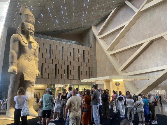 شاهد .. اقبال كبير على زيارة المتحف الكبير.. ونفاذ التذاكر لليوم الثانى على التوالى