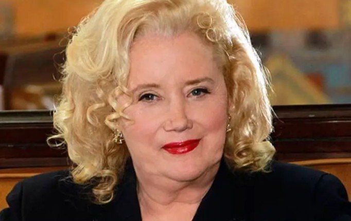 شاهد .. وفاة الممثلة الأمريكية سالي كيركلاند عن 84 عامًا