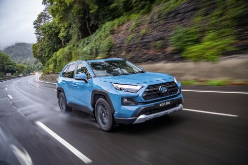 تويوتا راف فور 2026 تصل السعودية بمواصفات خيالية وسعرها يزلزل سوق السيارات