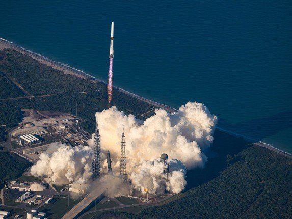 ناسا: "بلو أوريجن" تطلق قمرين نحو المريخ وتحقق أول هبوط آمن