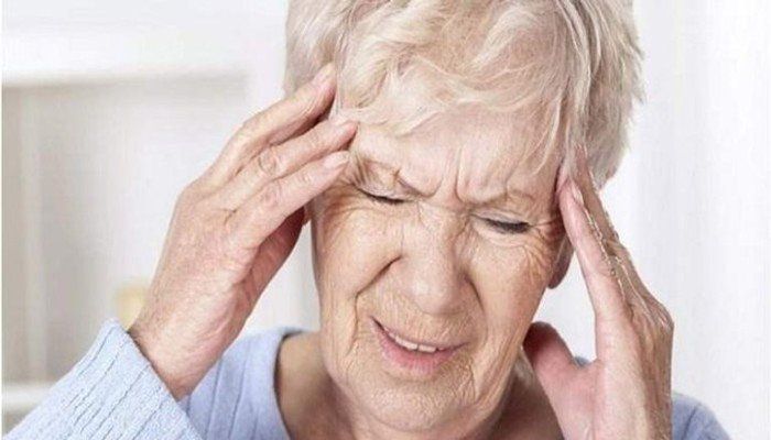 أطعمة ومشروبات تهدد صحة الدماغ وترفع خطر الخرف