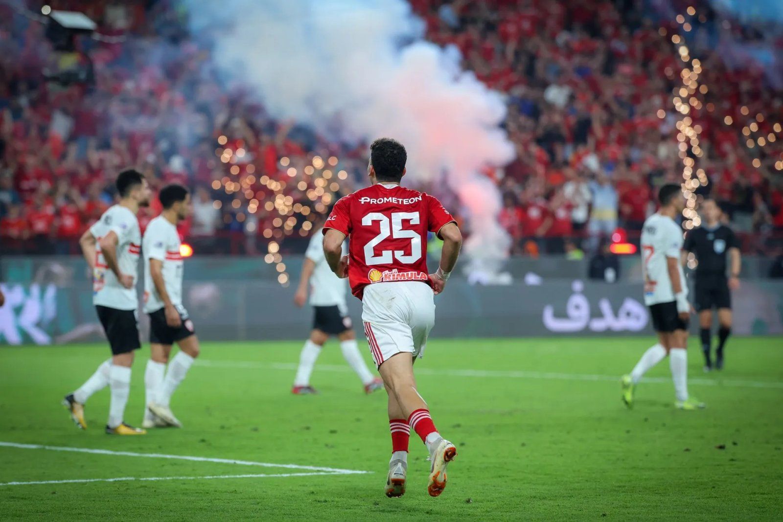 الاتحاد المصري يعاقب الأهلي والزمالك بسبب أحداث كأس السوبر