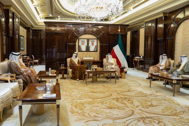 رئيس مجلس الوزراء الكويتي يستقبل وزير دولة للذكاء الاصطناعي والاقتصاد الرقمي الإماراتي بمناسبة زيارته للبلاد