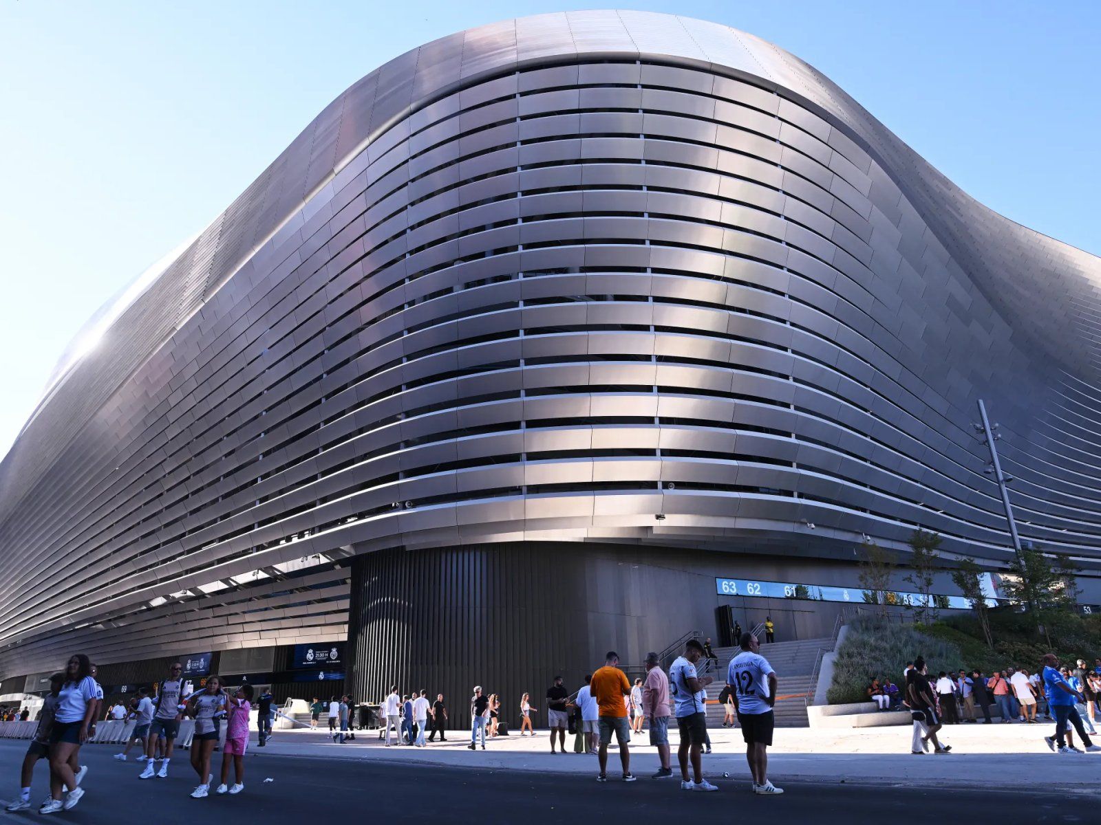 لماذا غير ريال مدريد تسمية ملعبه؟