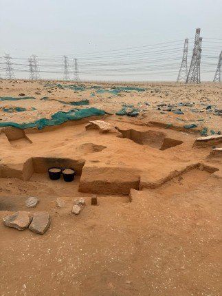 شاهد .. (الوطني للثقافة) يعلن اكتشاف أفران عمرها حوالي 7700 سنة ونصف مجسم لطائر البومة المجنحة بمنطقة الصبية شمال الكويت