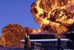 انفجار غامض يهز منشآت النفط في فنزويلا.. وحريق بترسدينو يشعل المخاوف الوطنية