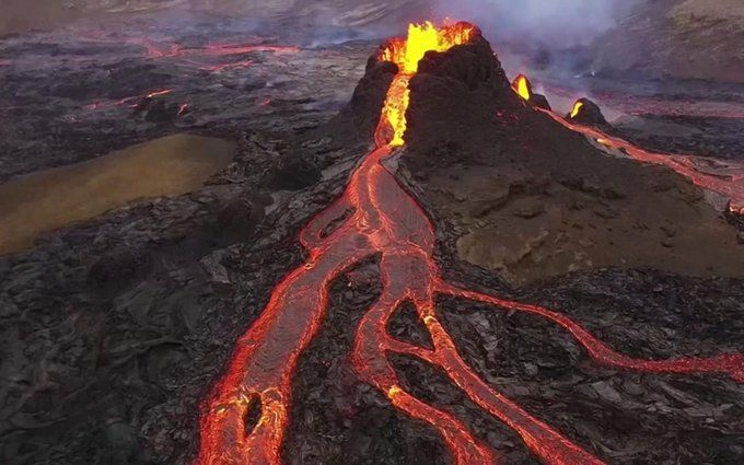 إندونيسيا: إجلاء أكثر من 900 متسلق عالق بعد ثوران بركان سيميرو