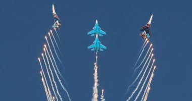 سقوط مقاتلة خلال عرض جوى فى معرض دبى للطيران..فيديو