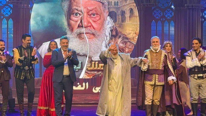 شاهد .. تكريم الفنان القدير يحيى الفخراني في افتتاح الدورة الـ26 لأيام قرطاج المسرحية