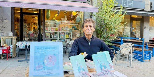 اتفرج – أكيف ماناف يشارك في معرض الكويت الدولي للكتاب بكتابه «علم نفس السلام»