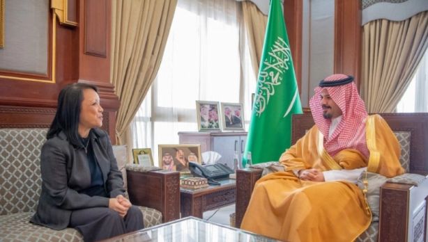 أمير المدينة المنورة يستقبل السفير البريطاني: تعزيز للعلاقات الثنائية