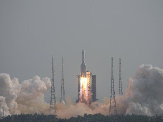 الصين تطلق المركبة الفضائية " شنتشو-22"