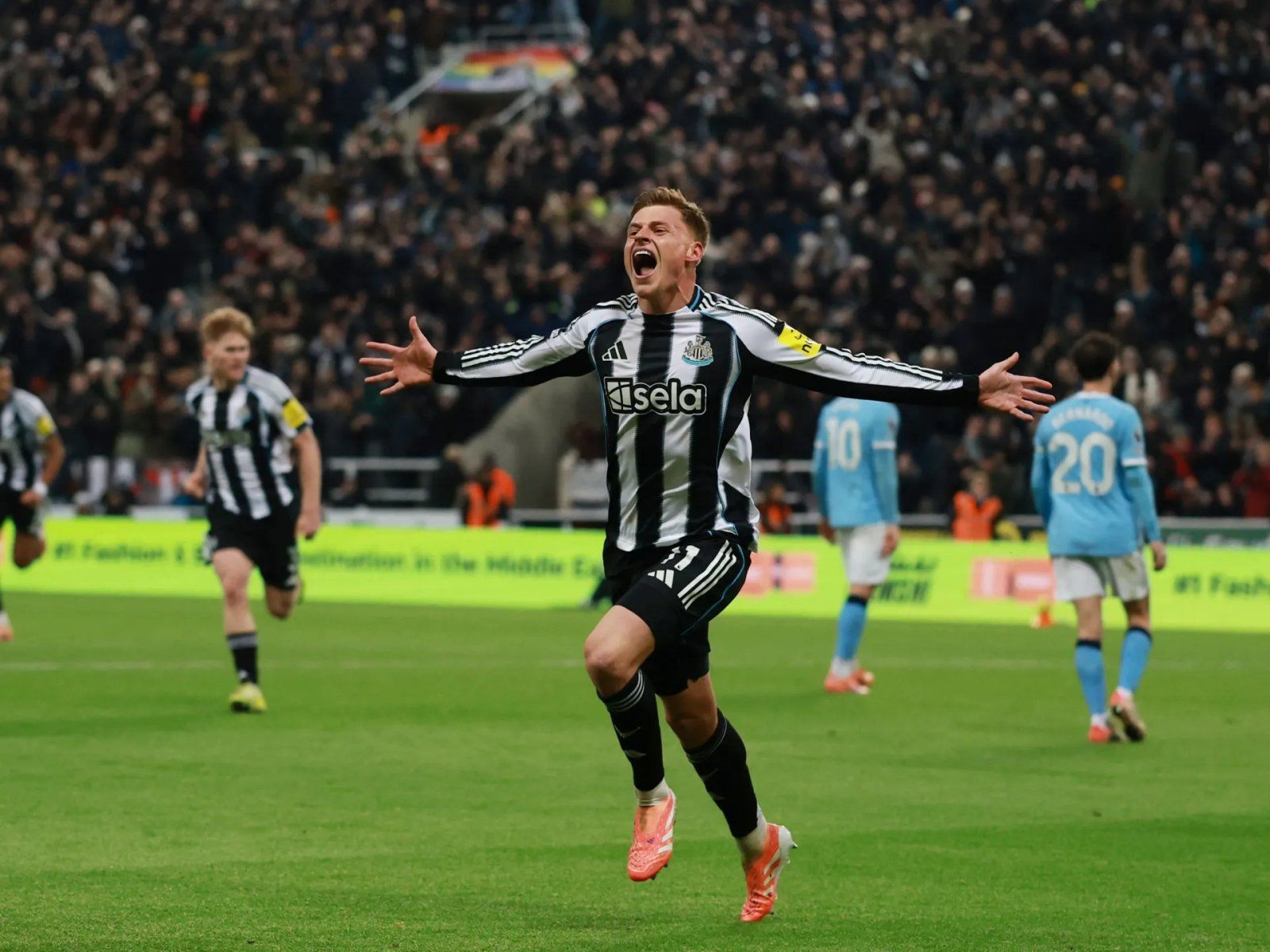 متع عينك.. نيوكاسل يونايتد يطيح بمانشتسر سيتي بثنائية بارنز