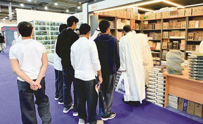 شاهد .. معرض الكويت الدولي الـ48 للكتاب يطرح رحلة الرواية من الورق إلى الكاميرا