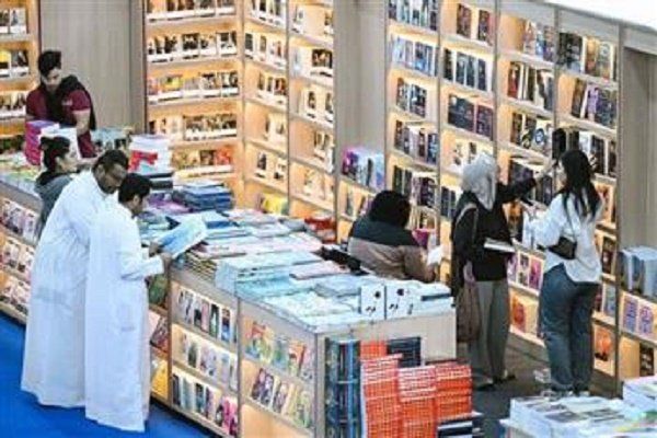 شاهد .. معرض الكويت للكتاب يناقش آفاق الترجمة الأدبية ويبرز حضور شعر سعاد الصباح عالميًا