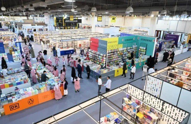 شاهد .. معرض الكويت الدولي للكتاب يسلط الضوء على "أدب الطفل العماني"