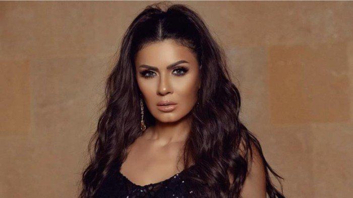 شاهد .. نجلاء بدر تعلن وفاة خالها وتشييع جنازته بمسجد فاطمة الشربتلى بالتجمع