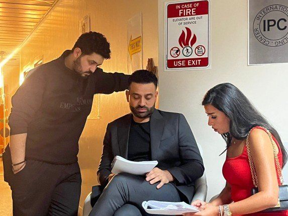 شاهد .. بالصور.. عمر السعيد يجمع بين "المايكرو دراما" والبطولة الشعبية في أحدث أعماله