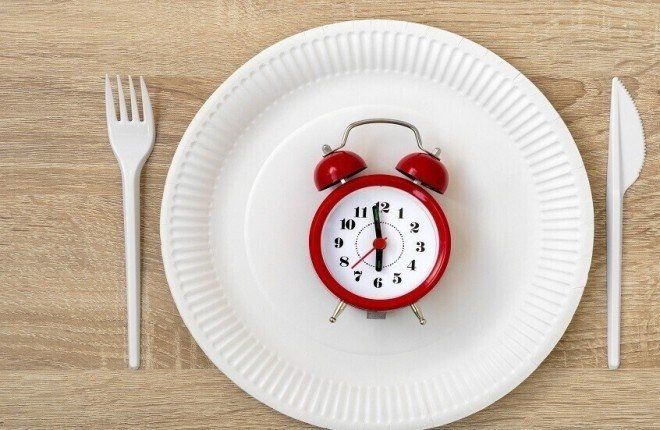 دراسة تحذر: الصوم المتقطع يخفض الوزن لكنه قد يسبب فقدان العضلات
