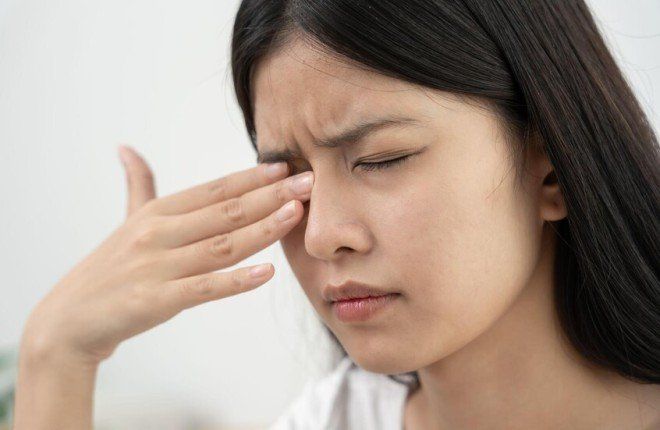 عادة يومية بسيطة تقلّل تهيّج العينين الناتج عن الحساسية الموسمية