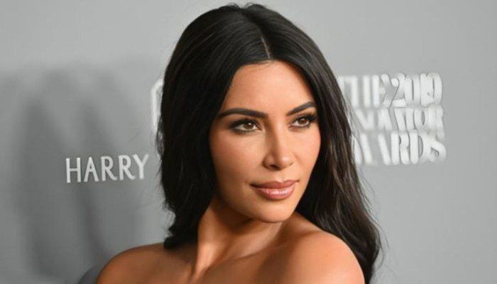 شاهد .. رحلة مدتها 12 دقيقة تُشعل الغضب.. كيم كارداشيان في مرمى الاتهامات البيئية