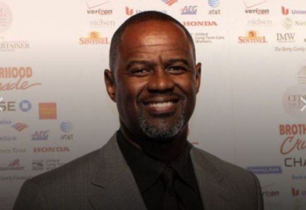 شاهد .. النجم الأمريكي براين ماكنايت يُحيي حفلا غنائيًا في المتحف المصري الكبير