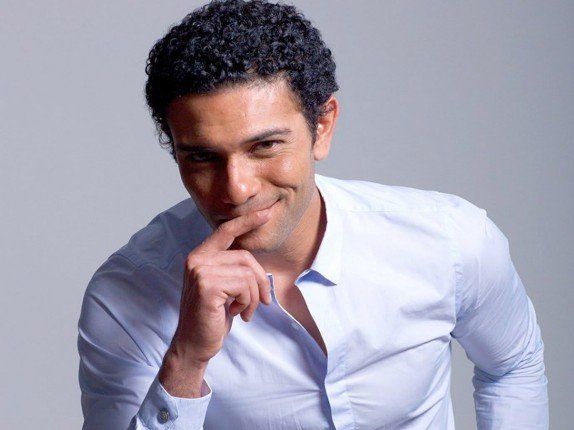 شاهد .. آسر ياسين يكشف البوستر التشويقي لفيلمه الجديد «إن غاب القط»