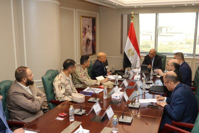 وزير الكهرباء يجتمع برؤساء المصرية للتعدين وجهاز الإشراف على مشروعات المحطات النووية