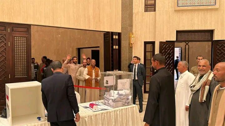 استمرار توافد المصريون بالرياض على لجان الاقتراع بثانى أيام إعادة انتخابات النواب.. صور